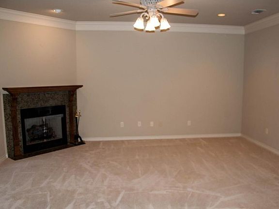 3rd image of 545 Oakridge Dr