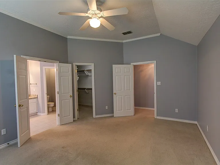 305 Landsburg Ln — Photo 12