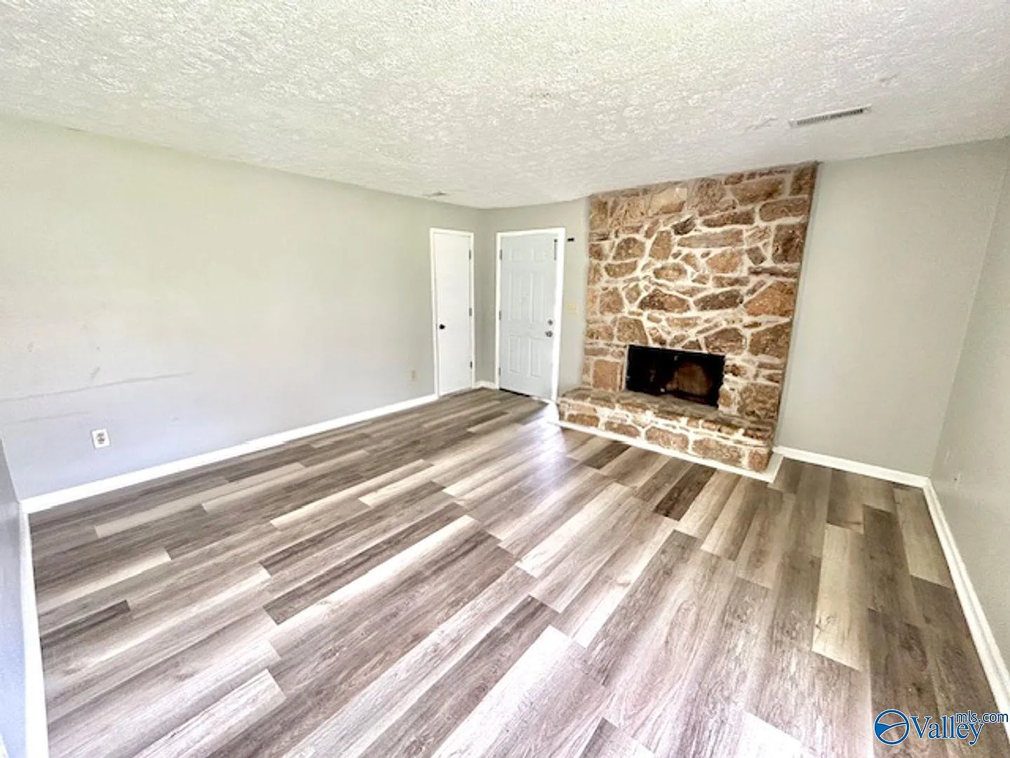 2 bed, 2.0 bath, 850 sqft, $1,000 — Photo 2