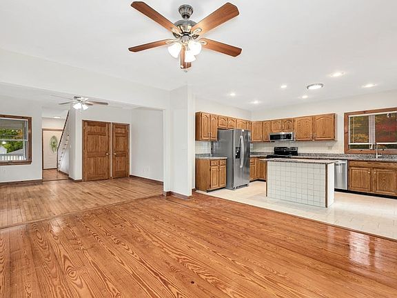 5th image of 90 E Main St #1