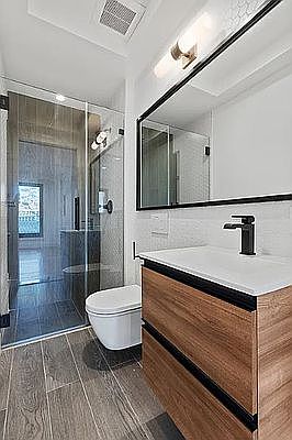 3rd image of 260 Gold St #516