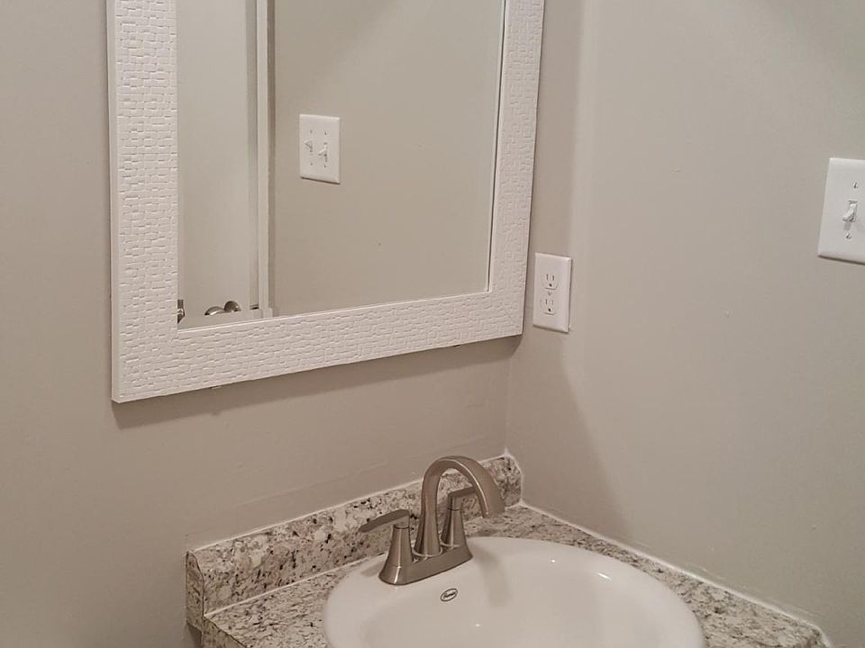 2nd image of 913 W Pine St APT C