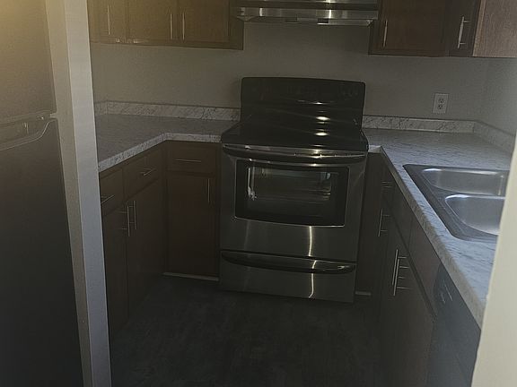 5th image of 1112 Park St