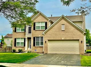 2540 Red Hawk Ridge Dr, Aurora, IL 60503