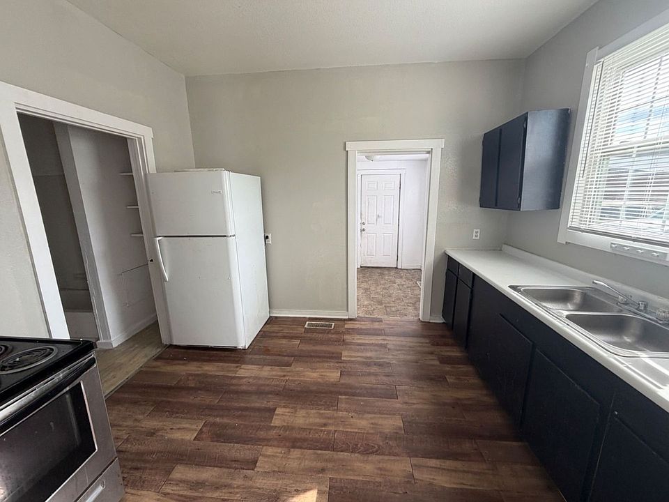 1st image of 119 E 8th St
