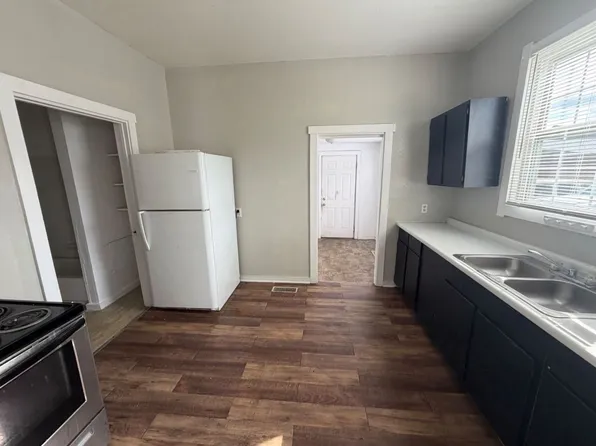 119 E 8th St, Muncie, IN 47302