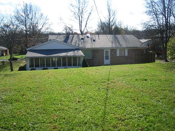 4th image of 624 Glenway Dr