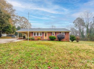 302 Churchill Dr, Kings Mountain, NC 28086