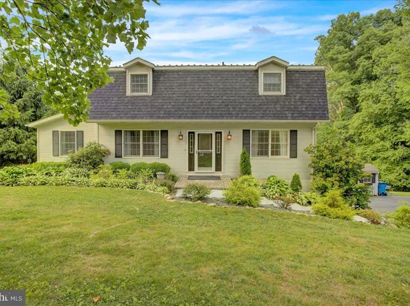 105 Sunnyfield Dr, Fleetwood, PA 19522