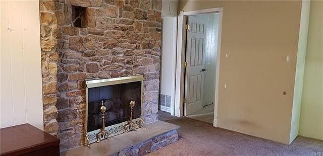2nd image of 1625 North Blvd