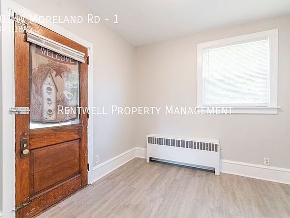 3rd image of 501 W Moreland Rd APT 1