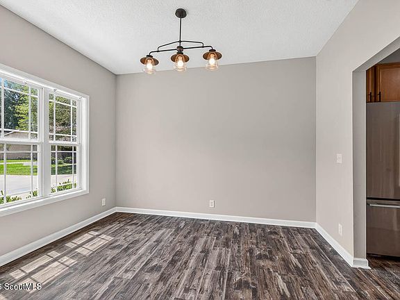 4th image of 151 Southwinds Dr