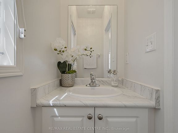 3rd image of 16 Gulfbrook Cir