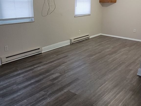 2nd image of 1117 Lewis St #9