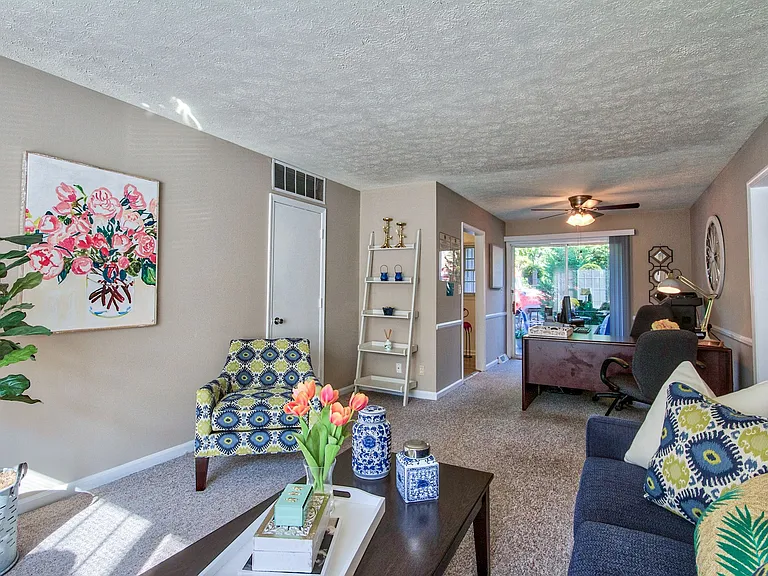 Berkshire and Barter Court Apartments — Photo 6