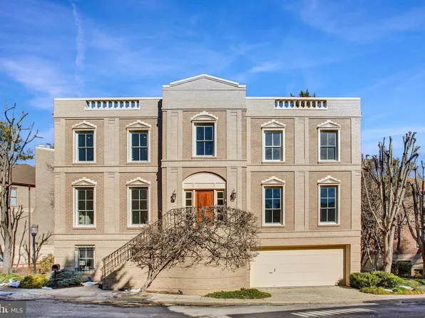 4709 Foxhall Cres NW, Washington, DC 20007
