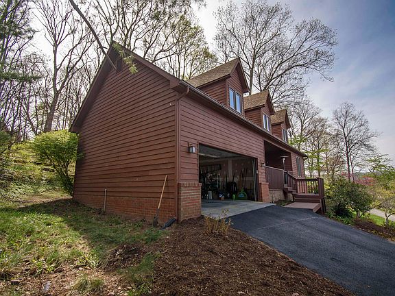 3rd image of 109 Primrose Dr