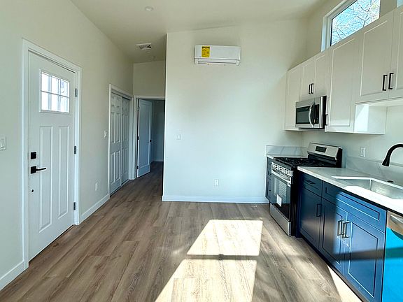 5th image of 1525 Wesley Ave