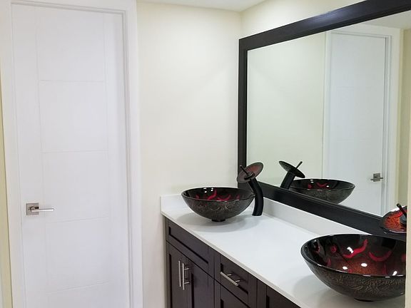 5th image of 5838 Collins Ave APT 5C
