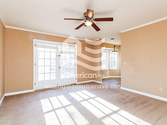 1636_002_living_room_2.jpg
