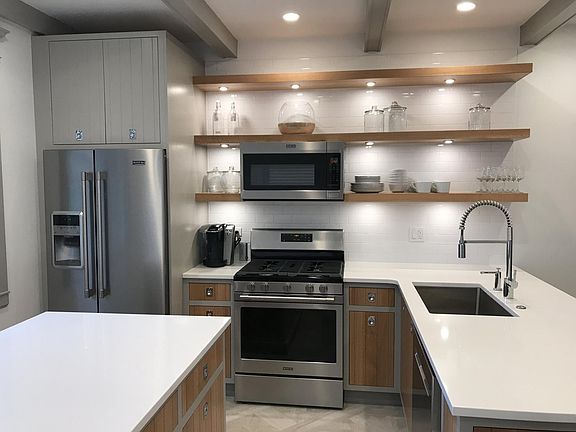3rd image of 1716 W Balmoral Ave #1