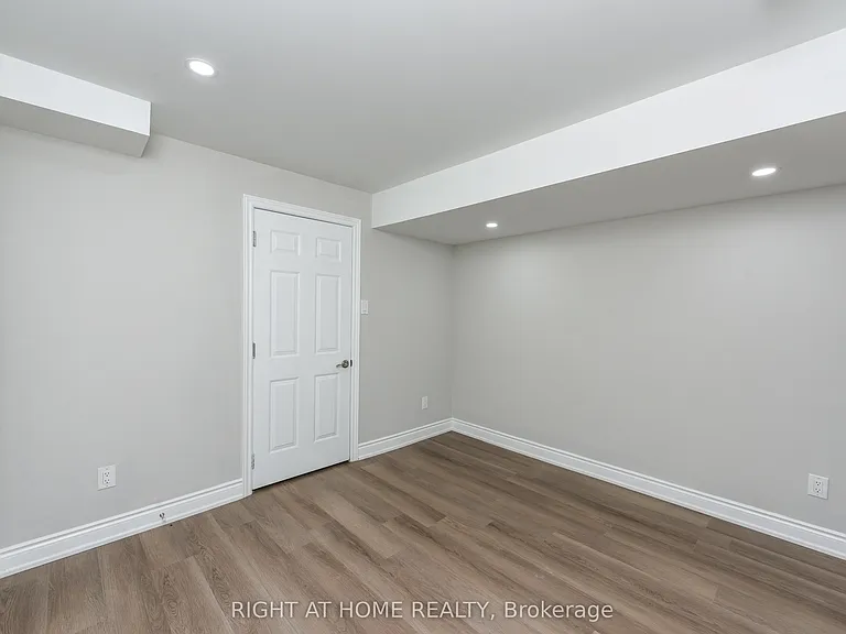 82 Elmcrest Dr — Photo 20