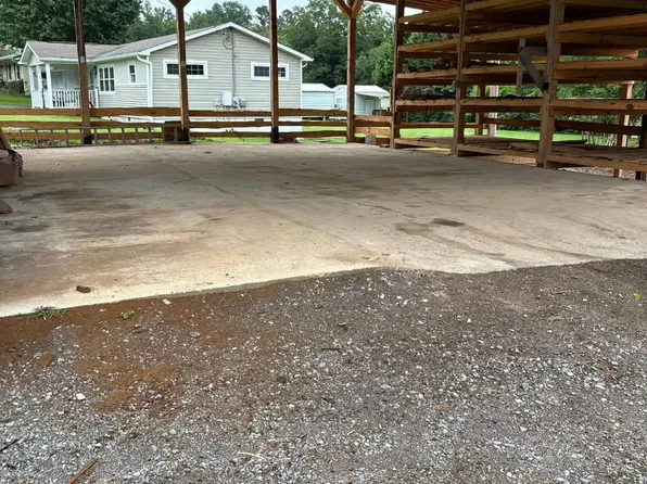 135 East Ave, Rossville, GA 30741