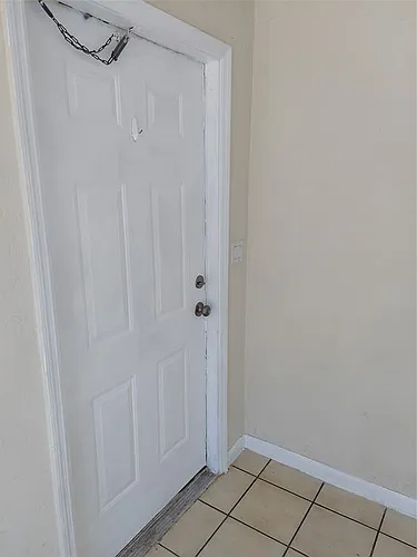 1829 N Dixie Hwy Photo 1
