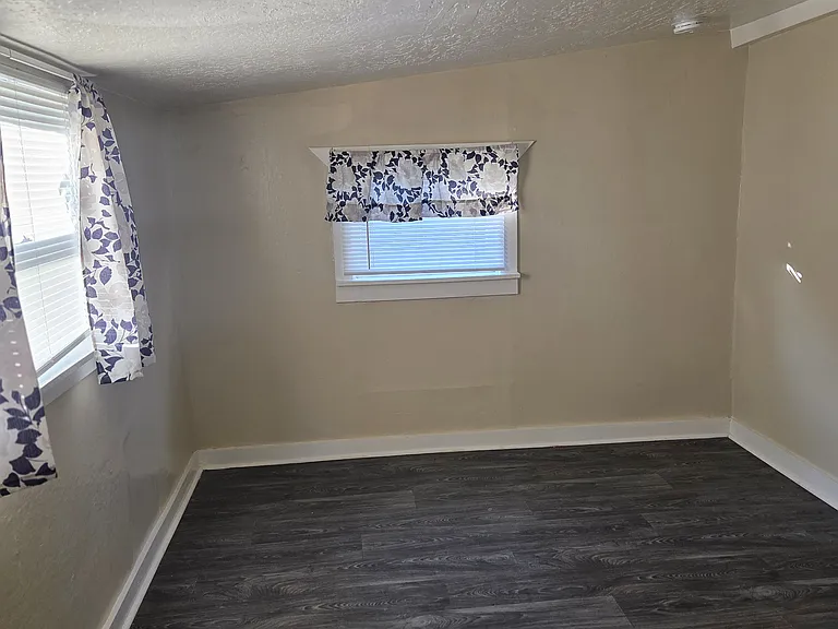 2525 S Higgins Ave — Photo 6