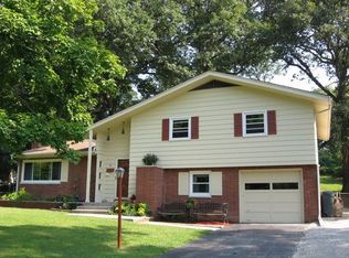 38 Green Oak Dr, Decatur, IL 62526