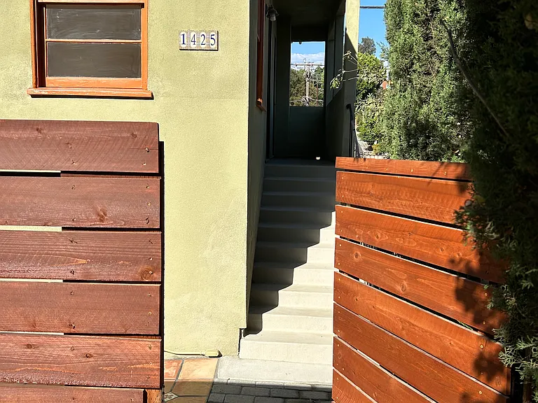 1425 Allison Ave — Photo 2