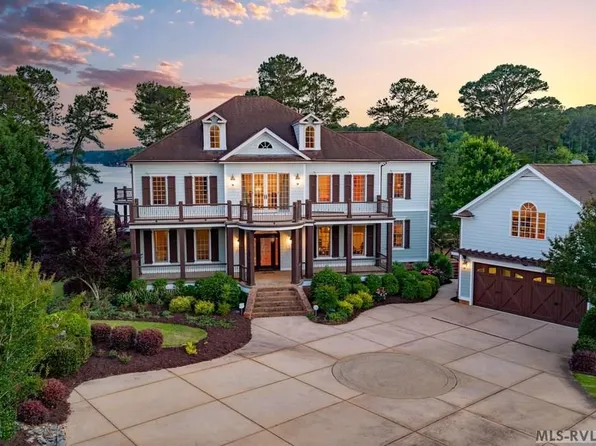 381 W Bend Dr, Gasburg, VA 23857