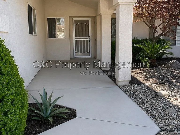6013 W Locust Ave — Photo 2