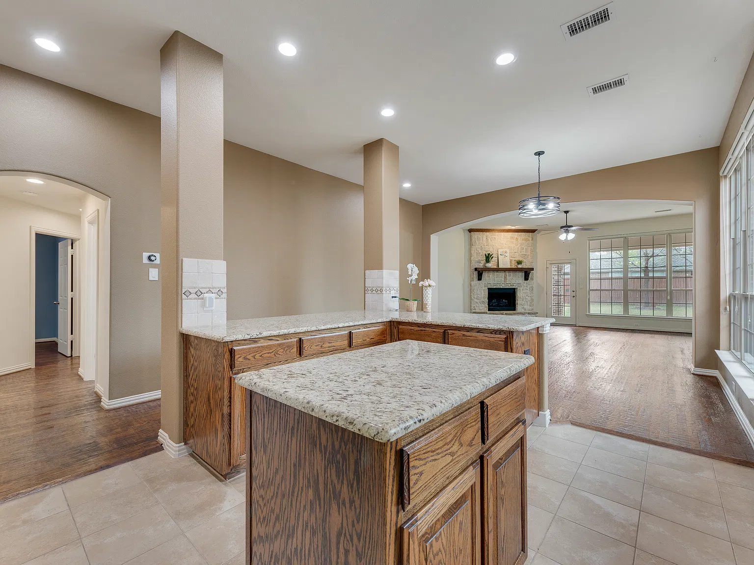 4 bed, 2898 sqft, $3,250 — Photo 4
