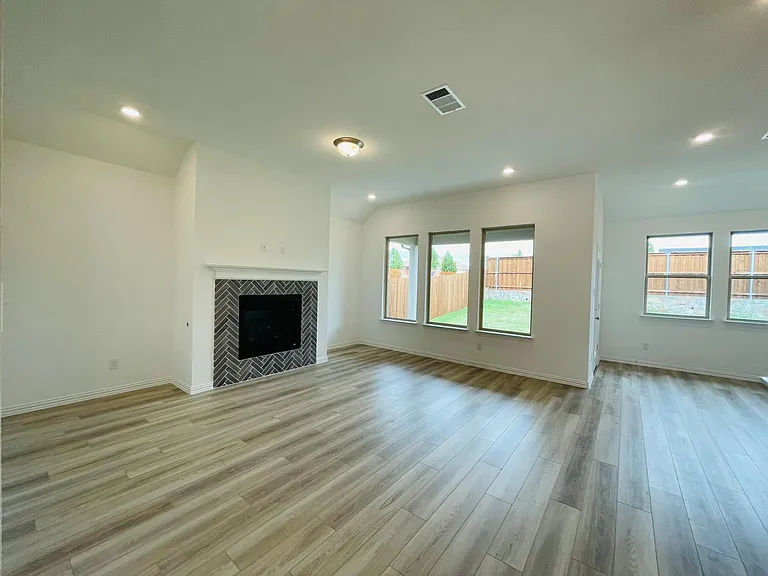 1836 Lockhart Dr — Photo 6