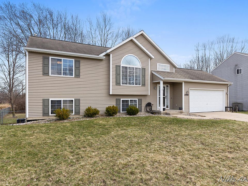 1st image of 10868 Douglas Dr