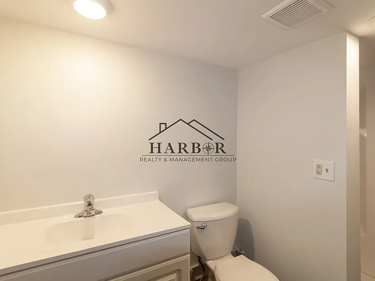 123 11th Ave SE #5 — Photo 9