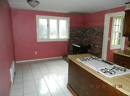 5th image of 77 Carroll Ave