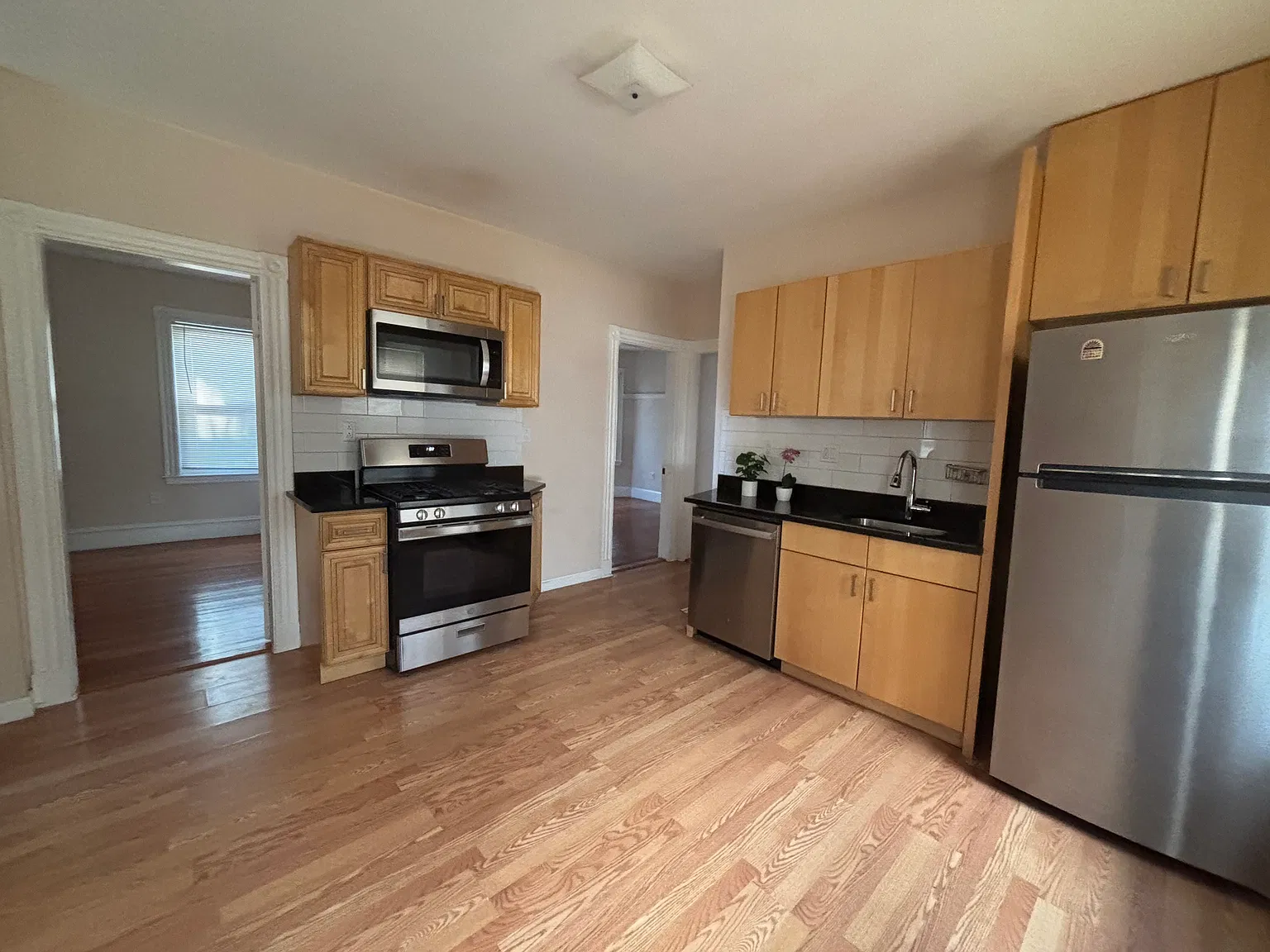 3 bed, 1100 sqft, $2,750 — Photo 1
