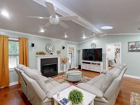 4th image of 2111 Granada Dr