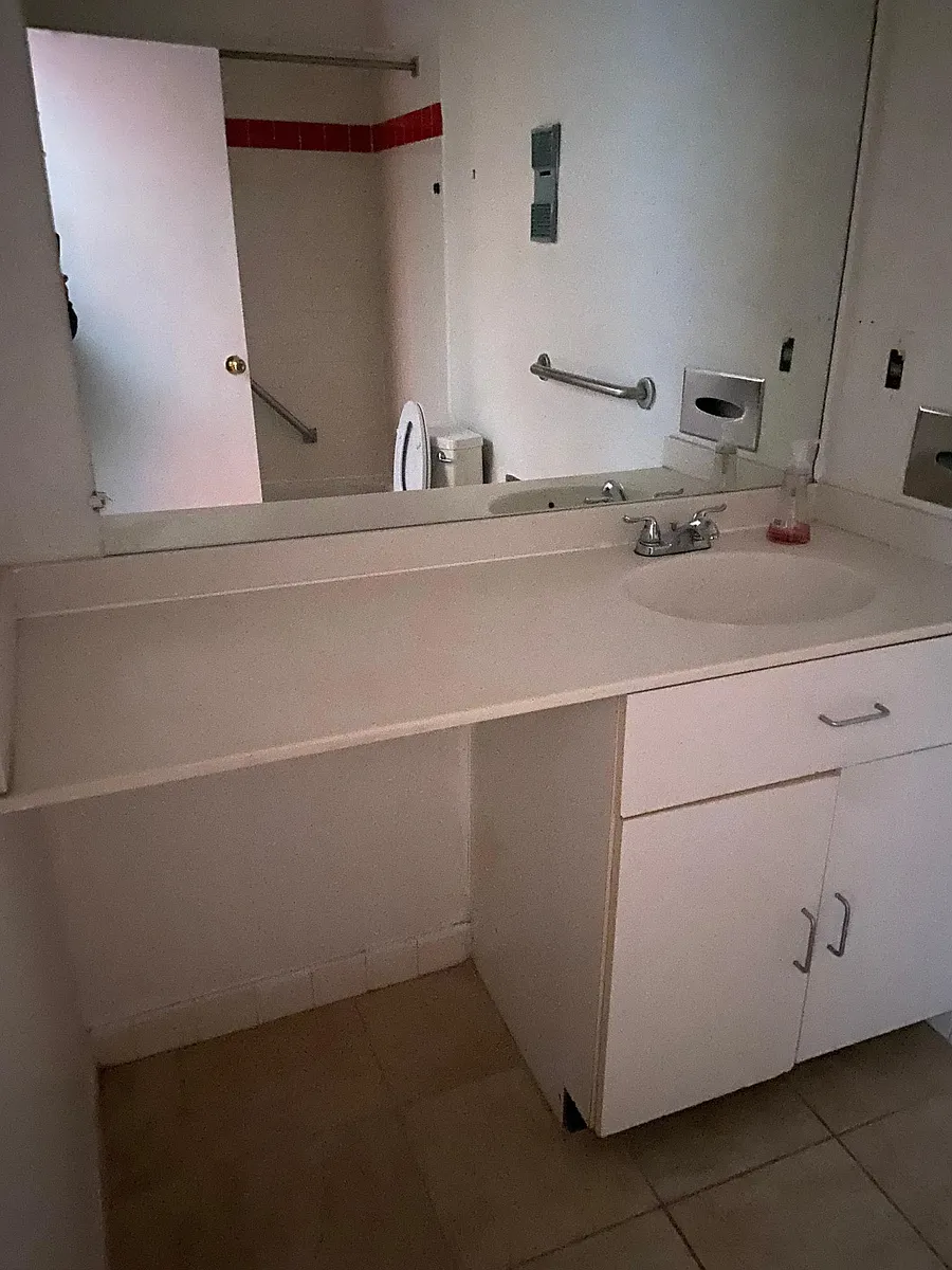 Large bathroom. - 1010 Race St #7B