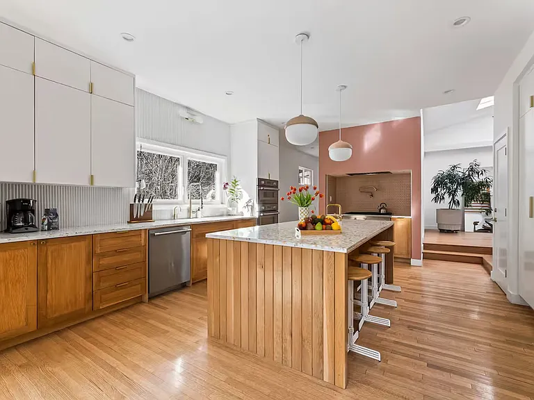 3795 Fredonia Dr — Photo 15
