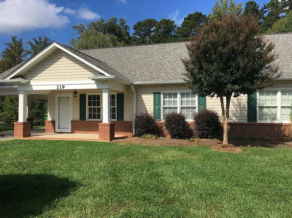 219 S Boyles St, Pilot Mtn, NC 27041