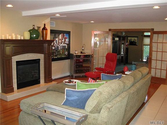 3rd image of 15 Midlawn Dr