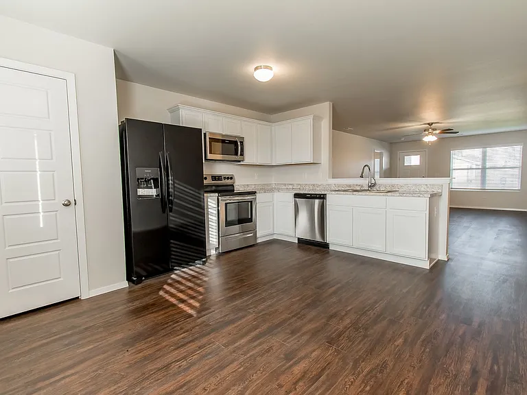 207 Pecan St — Photo 5