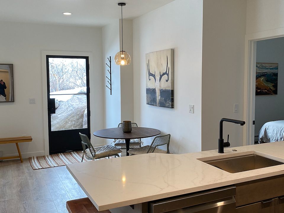 Kitchen looking at entry.