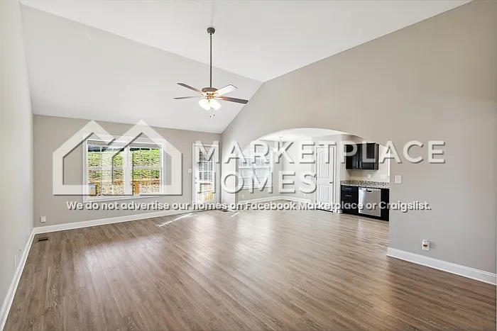 534 Somerset Ln — Photo 4