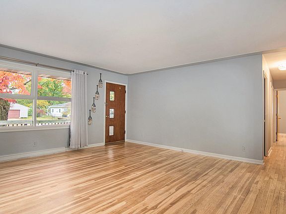 5th image of 4756 Heinicke St