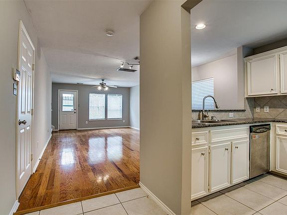 3rd image of 742 Redwing Park Dr