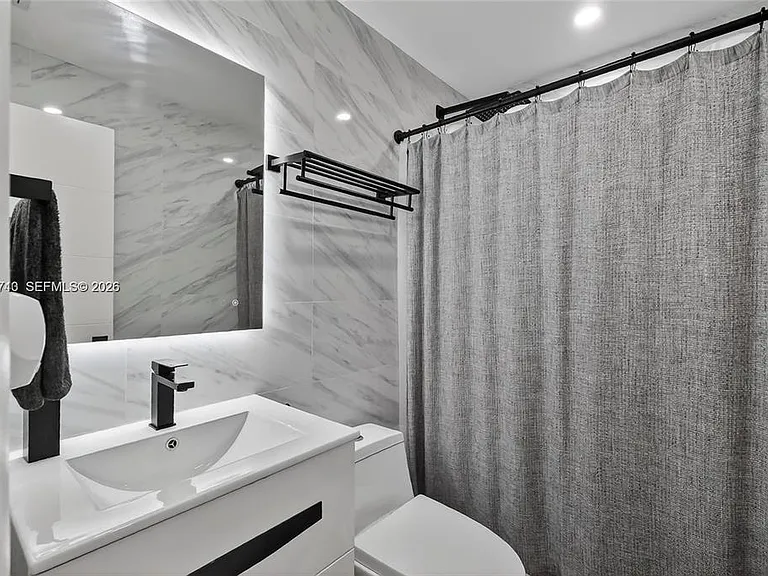 413 SW 5th Ave — Photo 13